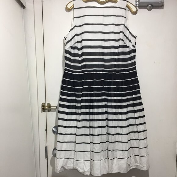 TALBOTS V-BACK STRIPE DRESSES SIZE 14W - Picture 2 of 7